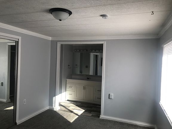 4th image of 959 S 73rd Ter