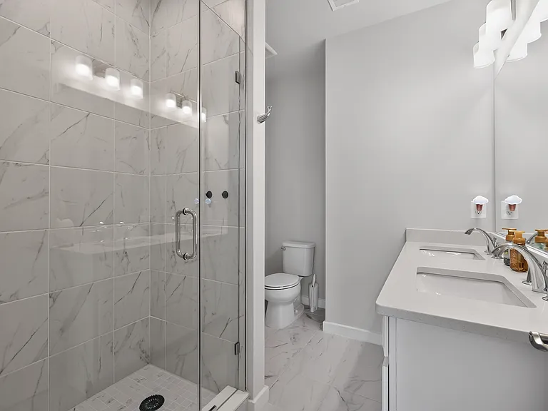 2554 Nicholson St — Photo 13