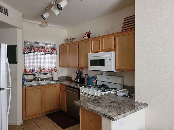 4th image of 1050 E Cactus Ave Unit 1096
