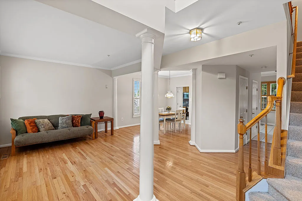 4 bed, 2.5 bath, 3554 sqft, $3,200 — Photo 4