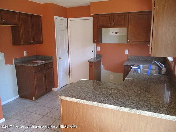 3rd image of 5628 Annapolis Dr