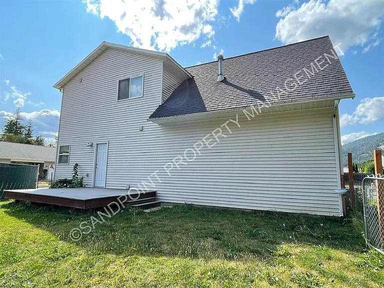 423 Louis Ln — Photo 4