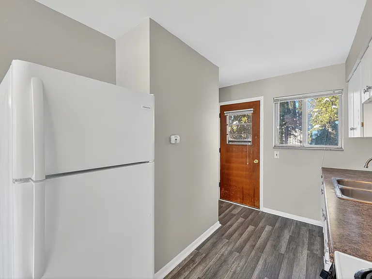 23 W Burdick St #4 — Photo 8