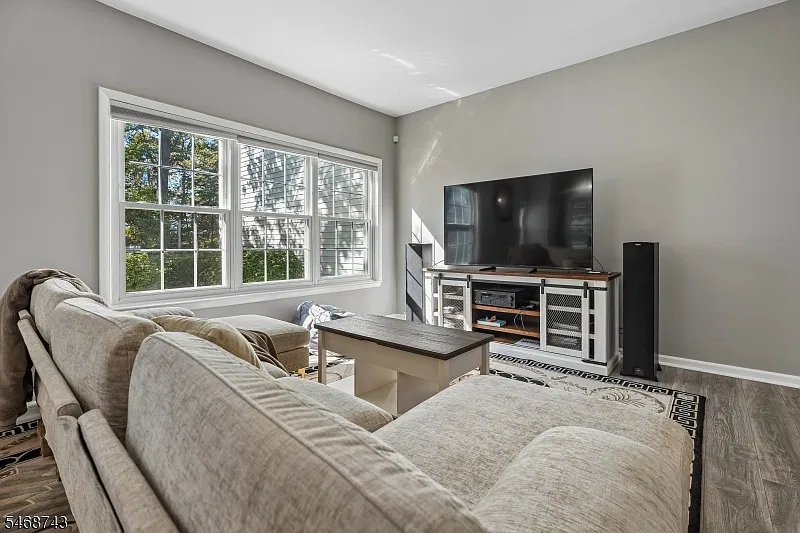 3 bed, 2.5 bath, $4,250 — Photo 4