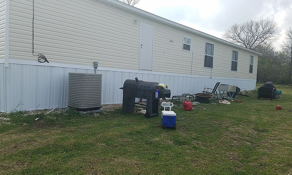 2nd image of 320 Vasbinder Ln