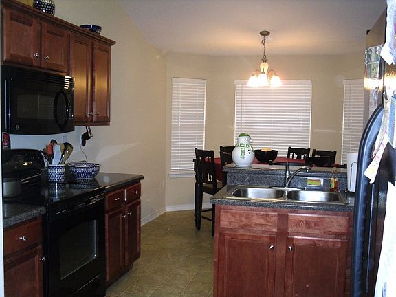 2nd image of 10271 Lake Forest Dr
