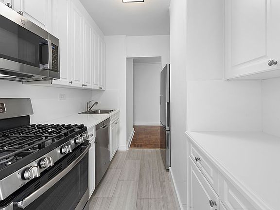 5th image of 215 E 68th St APT 11D