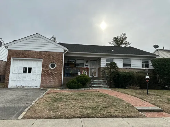 299 Peninsula Blvd, Lynbrook, NY 11563