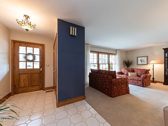 5th image of 3104 N Windsor Dr
