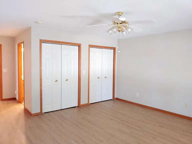 912 Waters Edge Rd — Photo 12