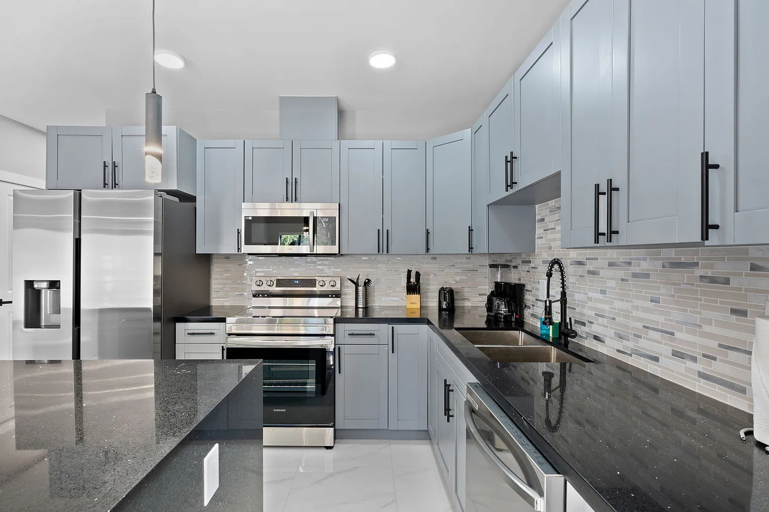 4 bed, 2.0 bath, $10,000 — Photo 4