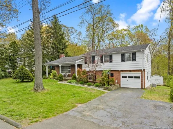 35 Woodvale Road, Branford, CT 06405