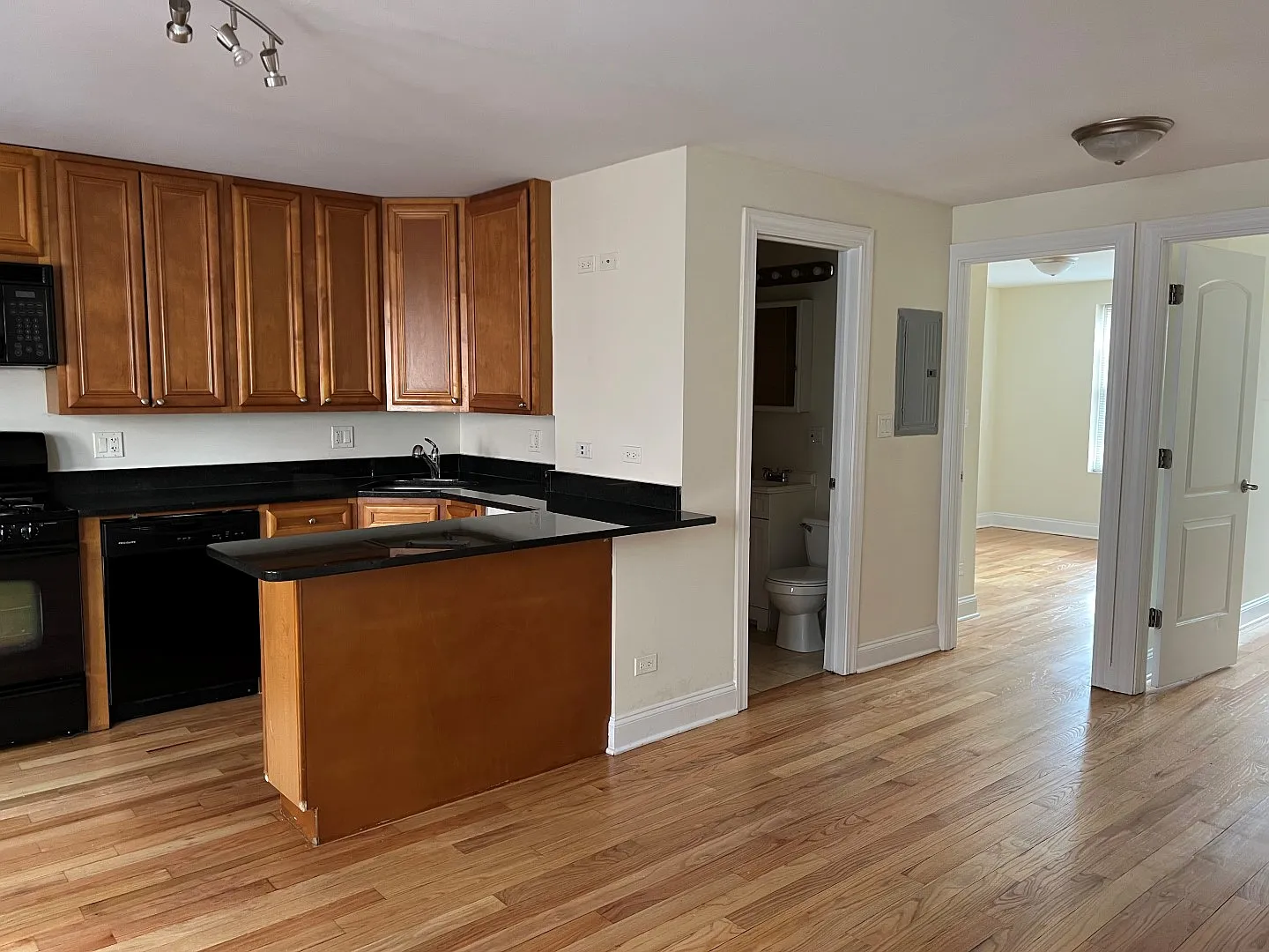 2 bed, 800 sqft, $1,695 — Photo 4