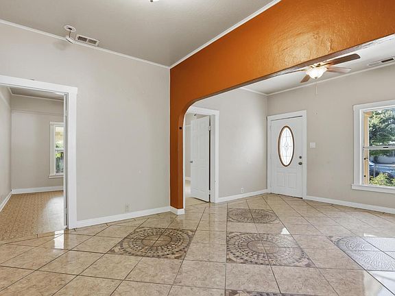 5th image of 246 Carson St