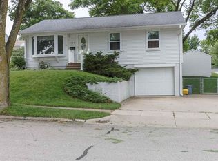 1759 Richie Dr, Dubuque, IA 52002
