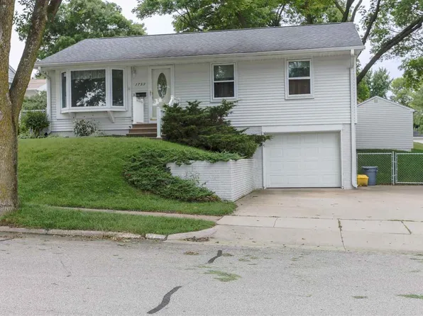 1759 Richie Dr, Dubuque, IA 52002