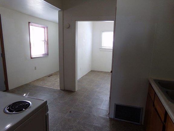 4th image of 216 W 6th St