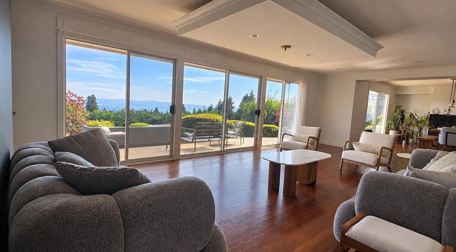 4 bed, 3097 sqft, $7,200 — Photo 2