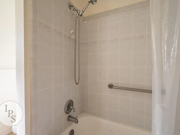 2131 E Cromwell Ave — Photo 15