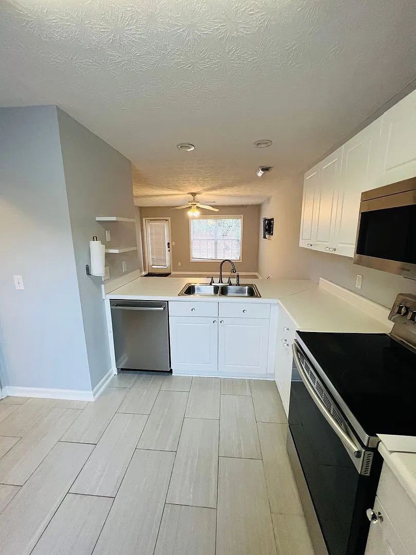 Donahue Crossing Condos, Unit 403 — Photo 4