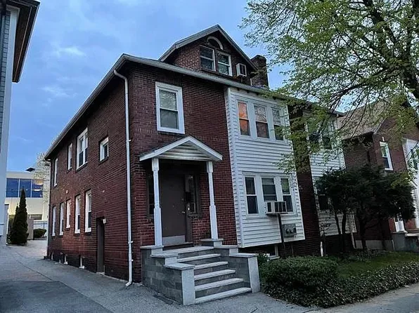 96 Lawton St #1, Brookline, MA 02446