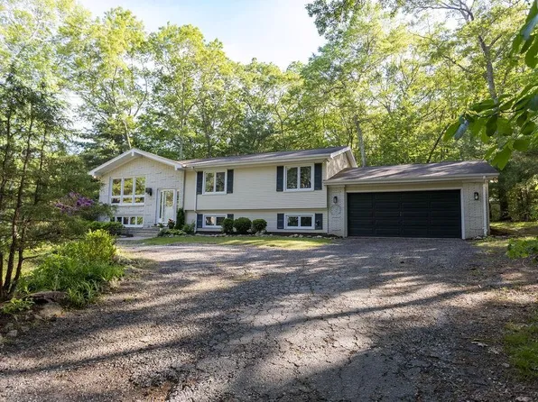 38 Williams Rd, Smithfield, RI 02917