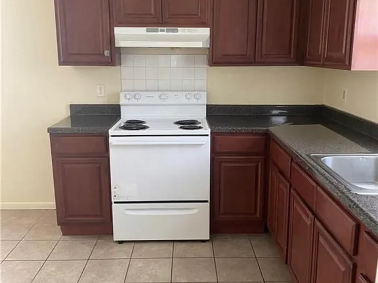 27 Manila Ave #2 — Photo 3