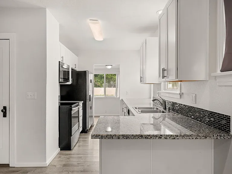 2604 W Sinto Ave — Photo 7