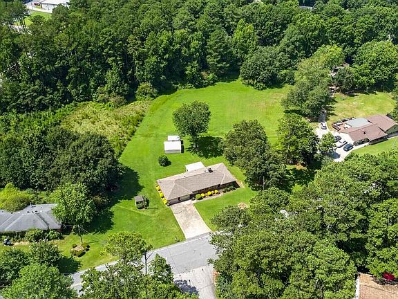 2nd image of 2069 Elmwood Cir