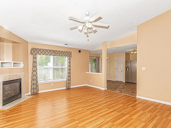 4th image of 830 Yellowwood Dr