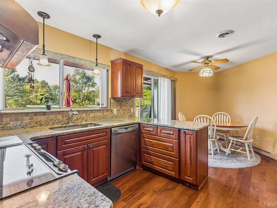 5445 Irish Rd, photo 8