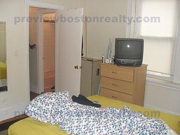 2nd image of 1082 Commonwealth Ave #252
