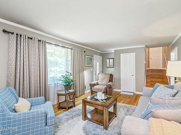 5th image of 225 Woodland Dr