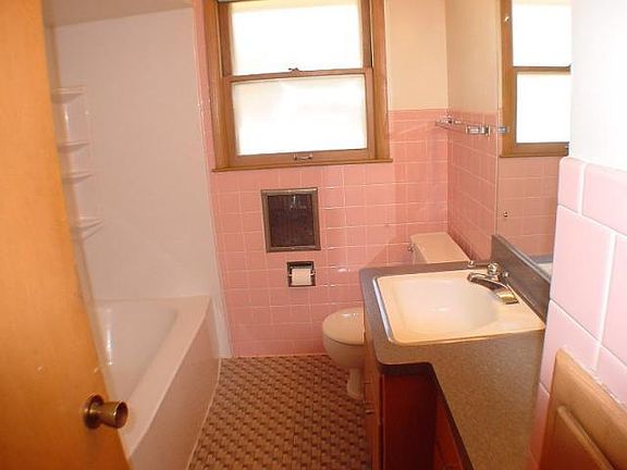4th image of 1172 Glenview Ave