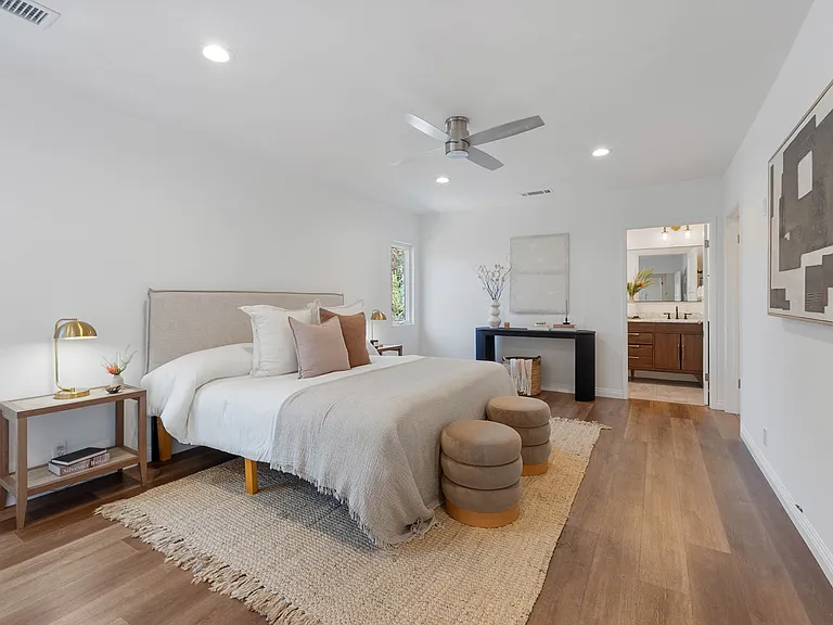 17453 Burbank Blvd — Photo 4