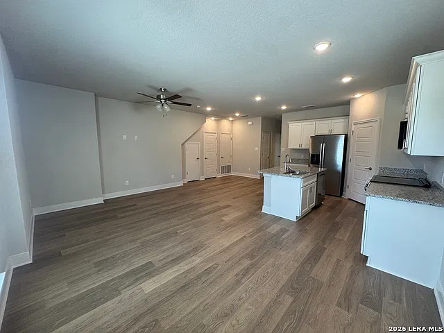3 bed, 2.0 bath, 1292 sqft, $1,350 — Photo 2