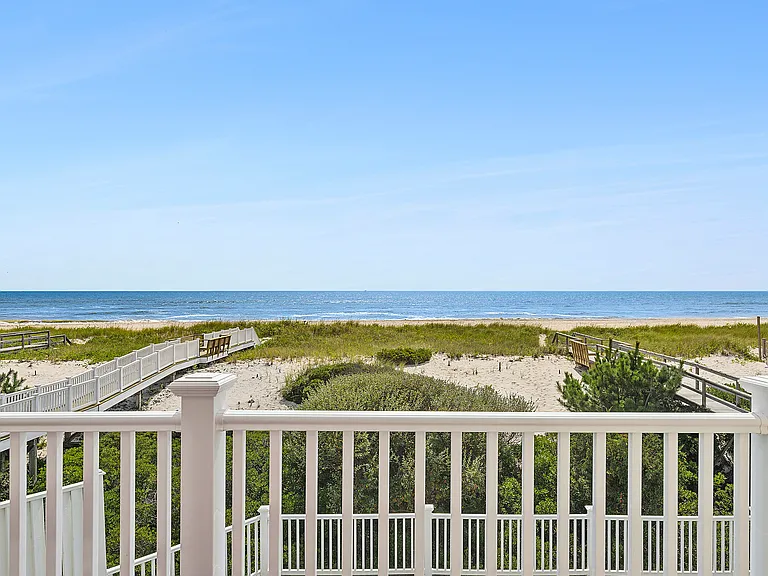 829 Dune Rd — Photo 20