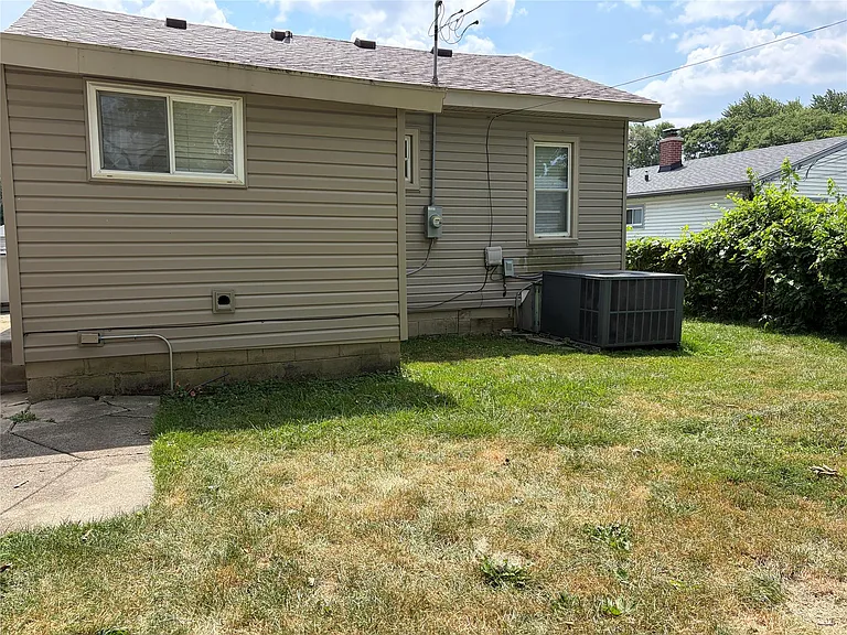 60 W Meyers Ave — Photo 13