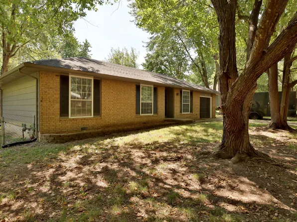 1202 E Wildwood Street, Republic, MO 65738