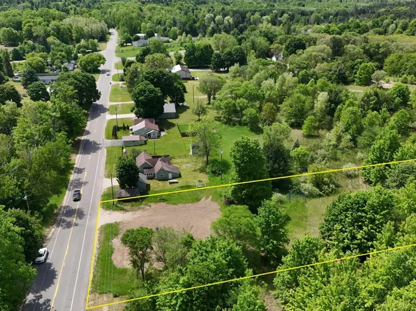 394 Bendon Rd, Interlochen, MI 49643