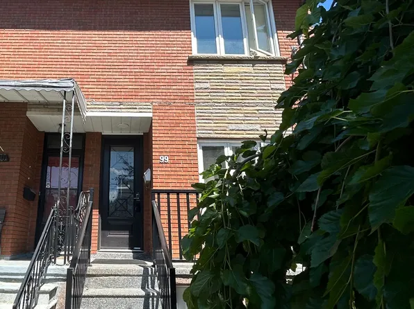 99 Clinton St #Aa, Toronto, ON M6G 2Y4