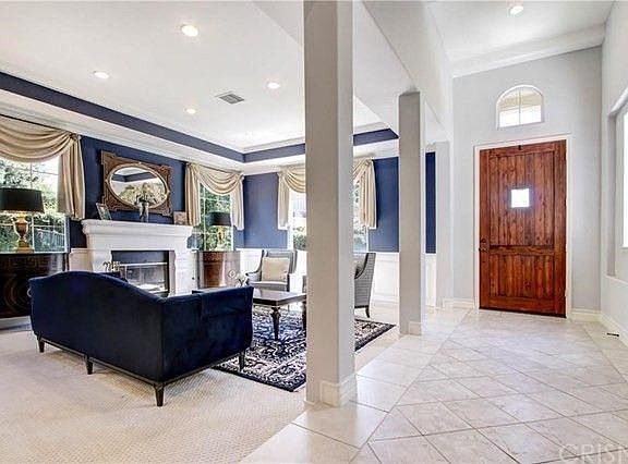 4th image of 815 Alderdale Ct