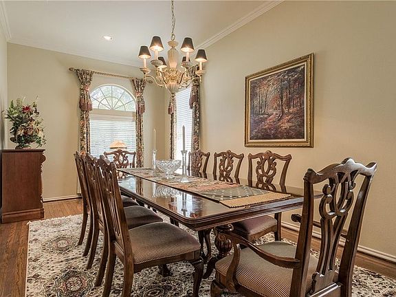 5th image of 606 Pine Valley