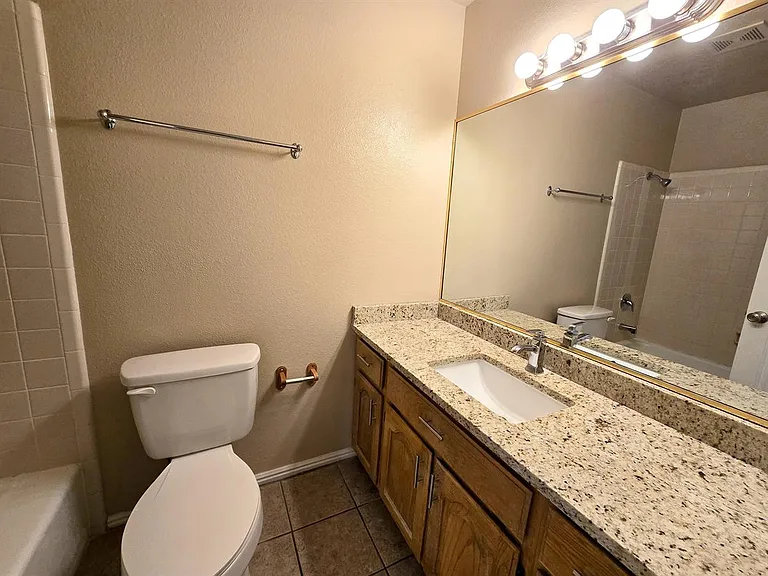 270 S Donlee Dr #10 — Photo 5