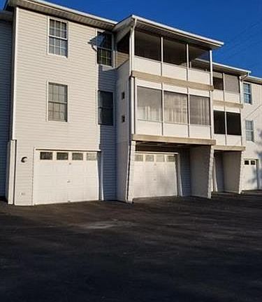 2nd image of 32 Lawnherst Ct