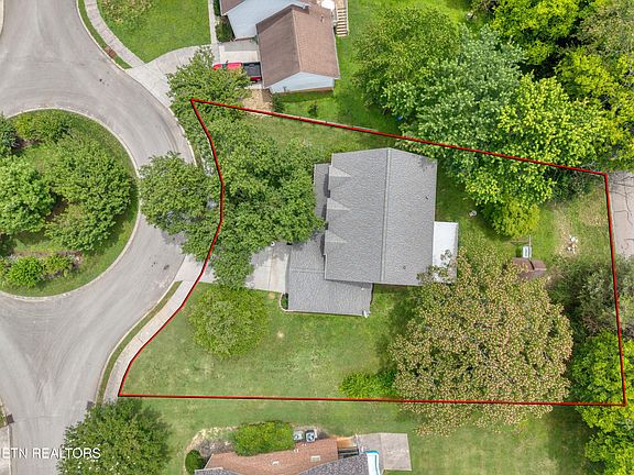 3rd image of 839 Somerset Dr