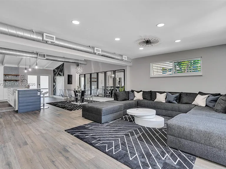 2407 Nassau Ln — Photo 9
