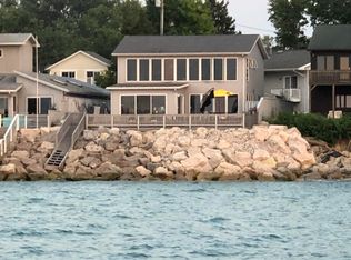 910 Lake Dr, New buffalo, MI 49117
