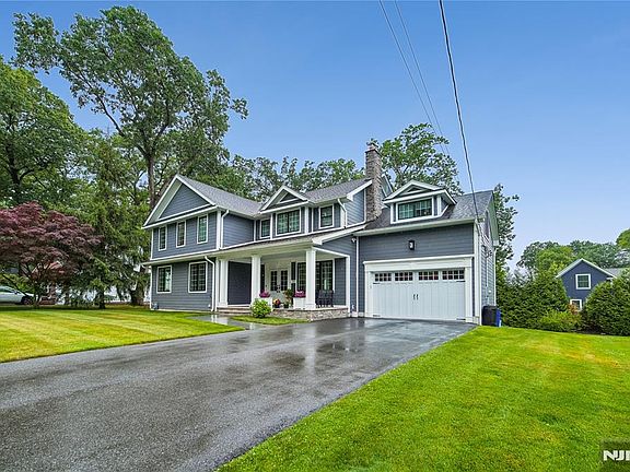 2nd image of 15 Fernwood Dr