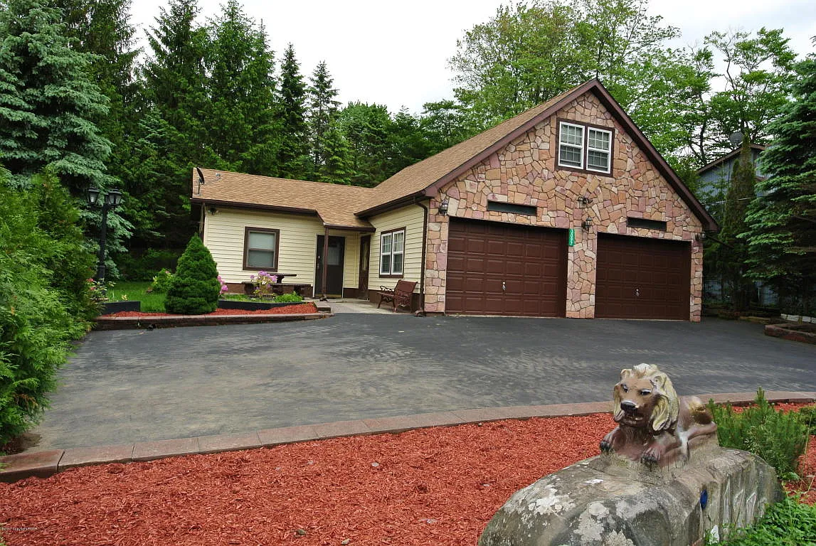 3097 Briarwood Dr photo 1